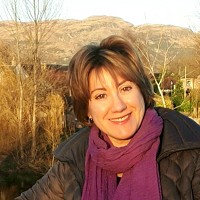 Dr Elena Leschen Therapist